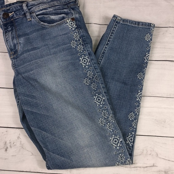 Abercrombie & Fitch Blue Jeans Embroidered Size 28 - Picture 10 of 10